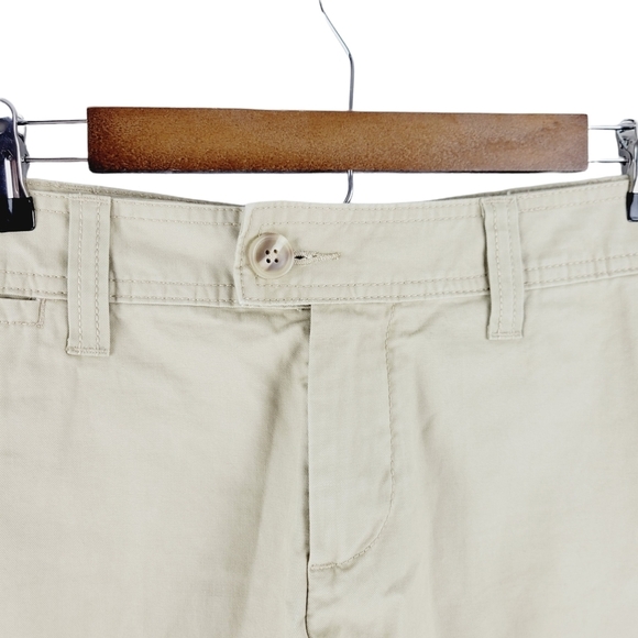 Gap favorite khaki shorts size 8 - Picture 4 of 9